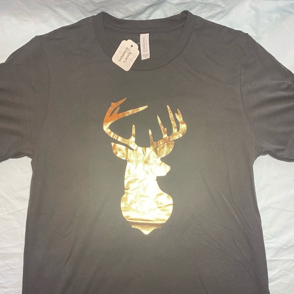 🍎🍎NEW!! Medium Graphic Tees, your choice - Picture 5 of 6